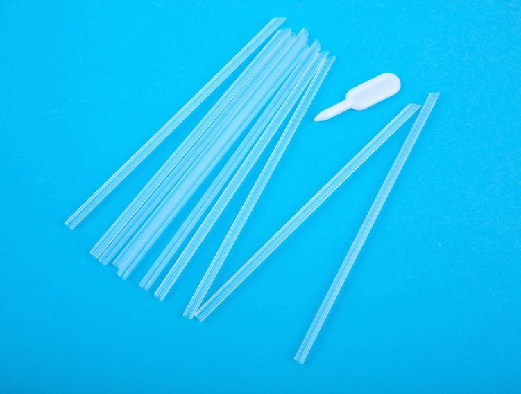 Straws with insertion aid